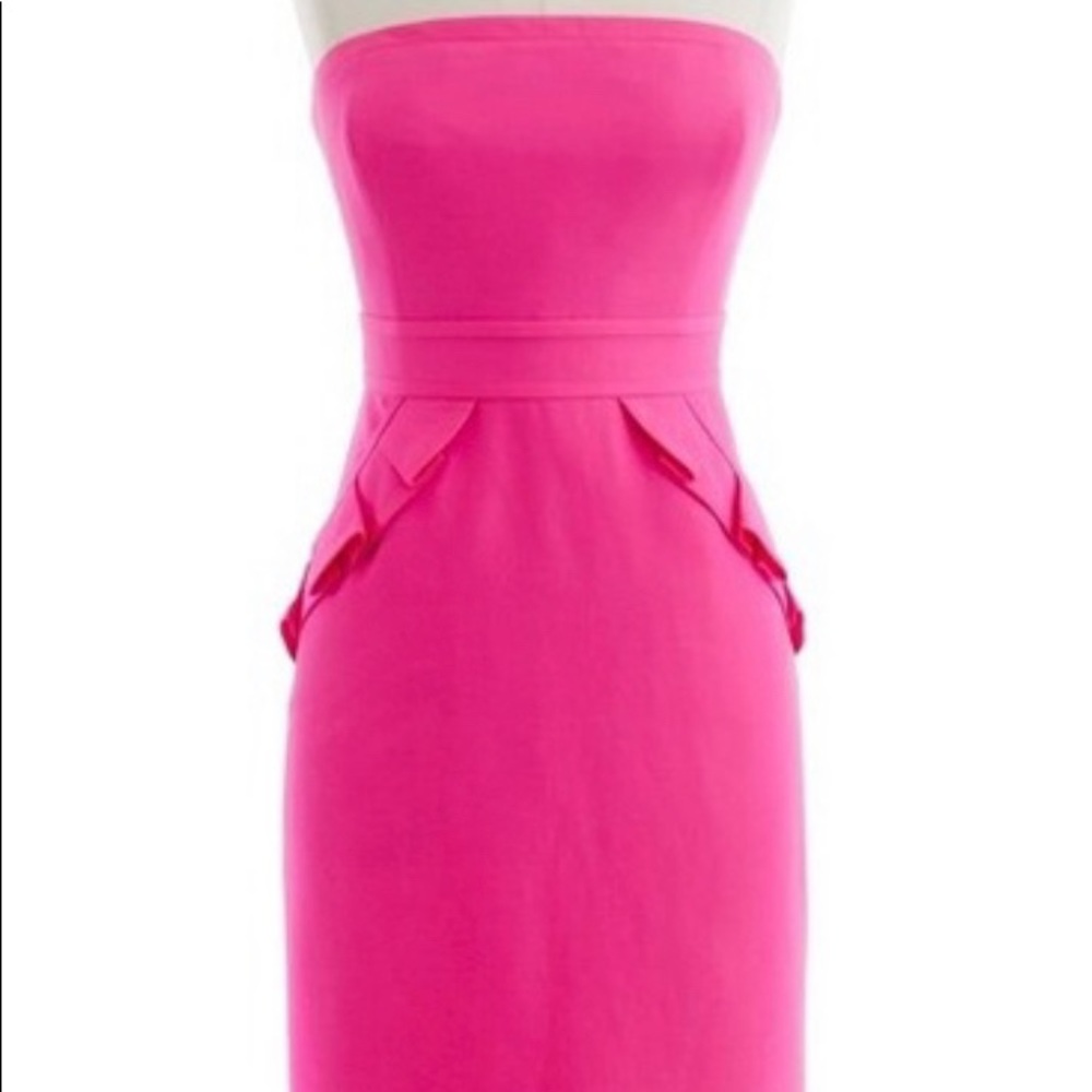 Beautiful pink strapless dress w ruffle pockets
